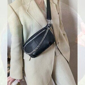 New Chain Fanny Pack Black 444